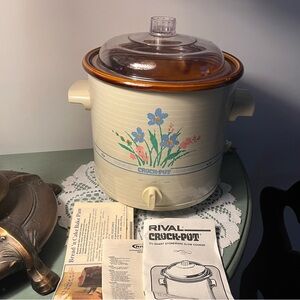 Rival Crock-Pot 3.5-Quart Slow Cooker in Cream with Floral Accent